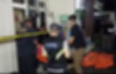 Tinggal Bersama 4 Jasad Anaknya yang Membusuk, Ayah di Jagakarsa Bertahan Hidup Tanpa Keluar Rumah Cuma Minum Ini