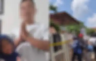 Kerap Salat Jamaah di Masjid, Ini Sosok W, Guru SD di Malang yang Tinggalkan Wasiat pada 1 Putri Kembarnya yang Kini Sebatang Kara