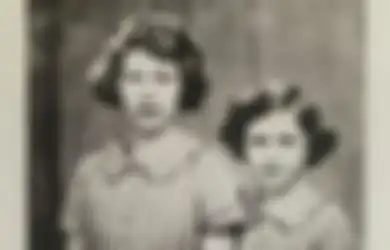 Mengintip Foto Kartu Natal Putri Elizabeth dan Putri Margaret di Tahun 1939