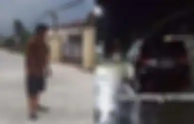 Ngaku Pengacara saat Ditegur Warga, Pengemudi Mobil Alphard yang Nekat Terobos Jalan Baru Dicor Kini Dituntut Rp 8 Juta