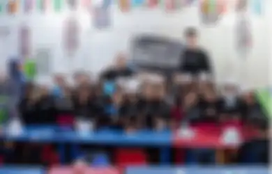Peduli Pendidikan Indonesia, Elvicto Salurkan Donasi Kepada Sekolah Alternatif Anak Jalanan