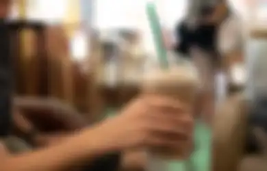 7 Cara Biar Bisa Berhenti Beli Minuman Kopi di Kafe. Jadi Hemat!