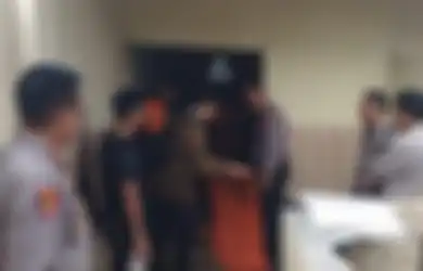 Dikira Cuma Boneka, Geger Penemuan Jasad Bayi di Toilet Masjid di Rancaekek, Kapolsek: Ari-ari Masih Basah dan Menempel
