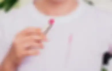 Noda Lipstik Nempel di Baju, Gini Cara Benar Menghilangkannya