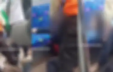 Videonya Kejang-Kejang di Lantai Kereta Viral, Penumpang KRL Ini Diduga Kesurupan, Pihak KCI Ungkap Fakta Sebenarnya
