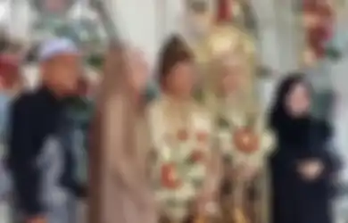 Viral Pengantin Pria Pengusaha Showroom Mobil Digandeng 2 Wanita di Pelaminan, Ternyata Istri Pertama dan Ketiga, Begini Kata Kerabat