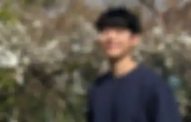 Enggak Mau Mencolok Jadi Alasan Jung Hae In Suka Pakai Outfit Warna Gelap Buat Sehari-hari