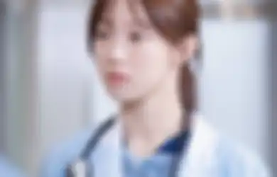 Lee Sung Kyung Nge-spill Adegan Operasi di Drama Korea Dr. Romantic yang Ternyata Ada Ahli Bedah Sungguhan
