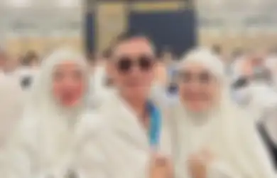 Umroh Bareng Ibunda Lettu Fardhana, Ini Potret Akrab Orang Tua Ayu Ting Ting dengan Calon Besan, Umi Kalsum: Alhamdulillah 