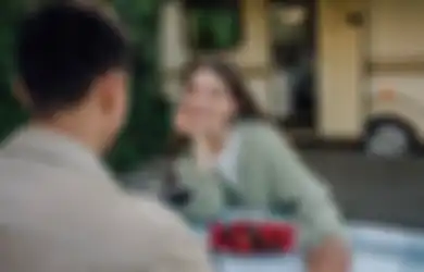 Wajib Tahu, Ini 7 Tanda Seseorang Suka dan Cinta Kepadamu Diam-diam