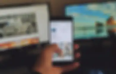 5 Weton yang Lebih Senang Habiskan Waktu Bermain Sosial Media