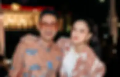 Gaya Kompak Asila Maisa dan Abi Ramzi Kenakan Batik. Kembar Banget!