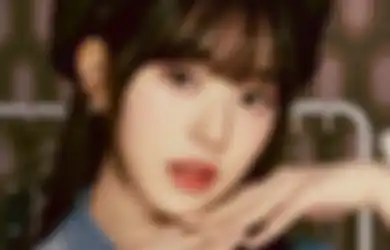 Jang Wonyoung IVE Cuek Pakai Sheet Mask di Bandara Bikin Netizen Khawatir Soal Waktu Istirahatnya
