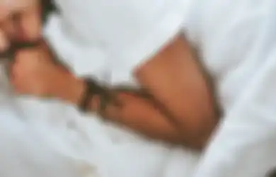 5 Arti Kedutan di Siku Kiri, Pertanda Ada Tamu yang Akan Datang