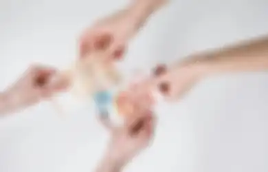 5 Weton yang Akan Hidup Kaya Bergelimang Harta karena Suka Menolong