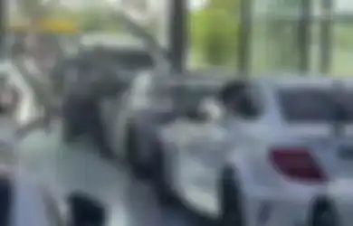 Tabrak Porsche yang Terparkir di Showroom, Pengemudi Xpander Ternyata sedang Mabuk, Polisi Ungkap Taksiran Kerugian
