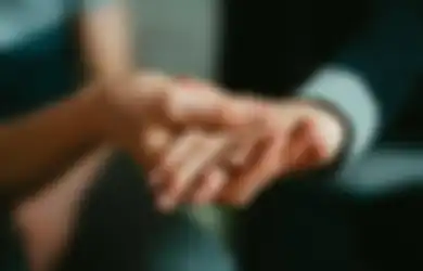 5 Tanggal Lahir yang Suka Menolong Orang Lain, Hatinya Tulus Banget!