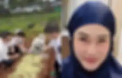 Pemandangan Pilu, Anggi Pratama Ajak Kedua Buah Hatinya Ziarah ke Makam Stevie Agnecya, Putra Bungsu: Mami Kangen