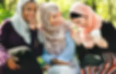 4 Zodiak Ini Enggak Bakal Berhenti Membanggakan Diri Pas Lebaran