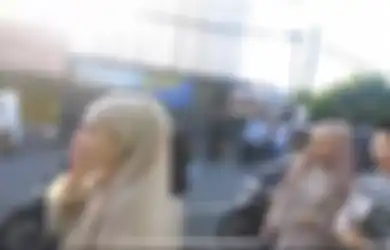 Ayah Ojak Dibikin Tengsin, Ayu Ting Ting dan Keluarga Lari-larian Nyaris Telat Sholat Idul Fitri: Malu Sama Matahari