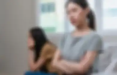 5 Tanda Kalau Kita Punya Saudara Kandung yang Toxic, Bikin Capek