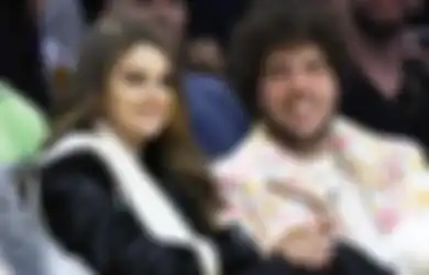 Benny Blanco Ngaku Telat Sadar Telah Jatuh Cinta ke Selena Gomez