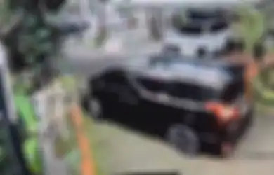 Rekaman CCTV Polisi Tewas Diduga Bunuh Diri dalam Mobil Alphard, Tembak Kepala Pakai Senpi, Peluru Tembus Atap
