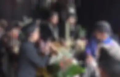 Diiringi Gamelan Naik Kereta Kencana, Intip Potret Acara Ngunduh Mantu Ustazah Mumpuni dan Gus Fitroh di Temanggung, Full Senyum Sambil Lakukan Ini