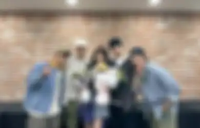 Member ASTRO Ramai-ramai Beri Dukungan ke Moon Sua di Fancon Perdana Billie