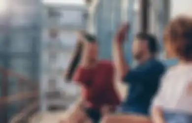 5 Alasan Kita Harus Bersyukur Kalau Pacar Punya Banyak Teman Cewek