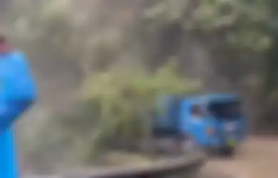 Detik-detik Truk Tangki BBM Nyaris Tertimbun Longsor di Sitinjau Lauik Sumbar, Sopir Langsung Tancap Gas