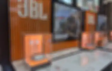 JBL Perkenalkan Tour PRO 3 & Live 3 di Pameran 'First Doesn’t Follow'