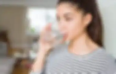 Bukan Cuma Cegah Dehidrasi, Ternyata Ini 3 Manfaat Rahasia dari Minum Air Putih