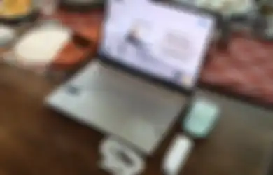 Kombinasi Kombo ASUS Zenbook 14, SmartO Mouse MD200, & 65W USB-C GaN