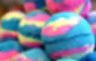 Enggak Perlu Beli, Yuk Coba Bikin Bath Bomb Sendiri di Rumah!