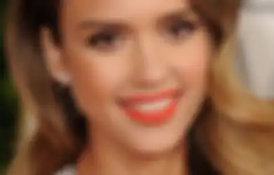 Inilah 3 Warna Lipstik yang Bikin Gigi Terlihat Kuning dan Kusam