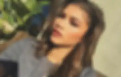 7 Tips Rambut Tebal dan Terlihat Natural dari Zendaya