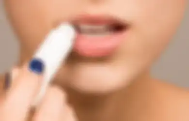 Kenapa Kita Wajib Pakai Pelembab Bibir Sebelum Lipstik?