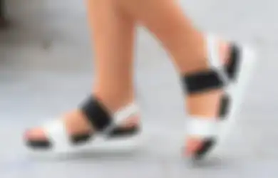 10 Rekomendasi Platform Sandal Kece Dengan Harga di Bawah Rp350 Ribu