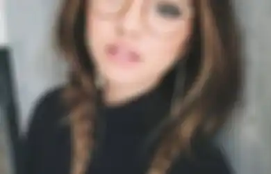 15 Model Kacamata yang Cocok Kita Gunakan Saat Pakai Makeup