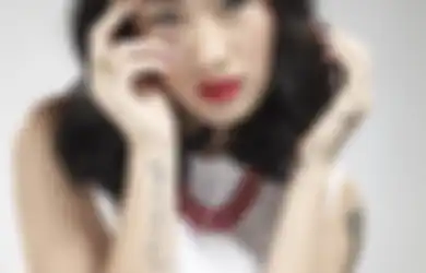 Tiru 3 Model Rambut Berponi Ala Blogger yang Bikin Wajah Terlihat Segar