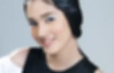 3 Inspirasi Cantik Memakai Jepit, Buat Semua Model Rambut