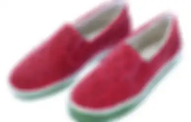 Yuk, Bikin! Watermelon Sneakers, Motifnya Menarik Buat Tampil Gaya di Weekend Ini!