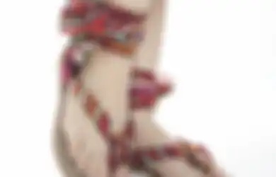 DIY: Sandal Jepit Jadi Scarf Wrapped Sandals yang Fashionable!