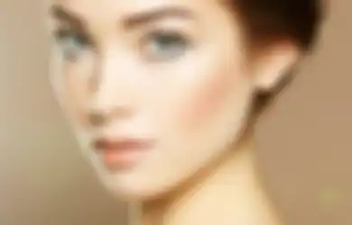 7 Kesalahan Makeup yang Membuat Wajah Jadi Terlihat Tua