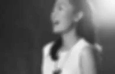 Dewi ‘Dee’ Lestari Ungkap Masa Kecil dan Remajanya. Ternyata Dee juga Pernah Ngerasa Enggak PD!