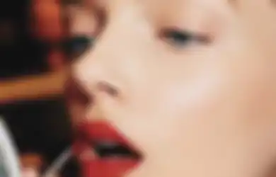 Yuk, Kepoin Warna Lipstik yang Sesuai Sama Mood Kita Hari Ini!