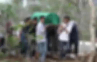 Air Mata Bercucuran, Jenazah Bintang Sinetron ini Terpaksa Dibilas dengan Zat Tak Lazim ini Sebelum Dimakamkan