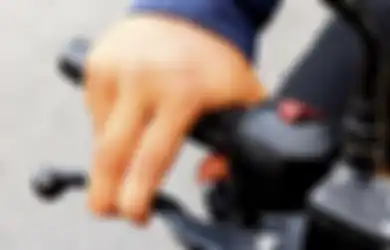 Anak Motor Wajib Tau, Kebiasaan Menempel Jari di Tuas Rem Ternyata Salah