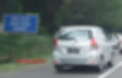 Terpaksa Berhenti Dibahu Jalan Tol? Lakukan Hal Ini Agar Aman